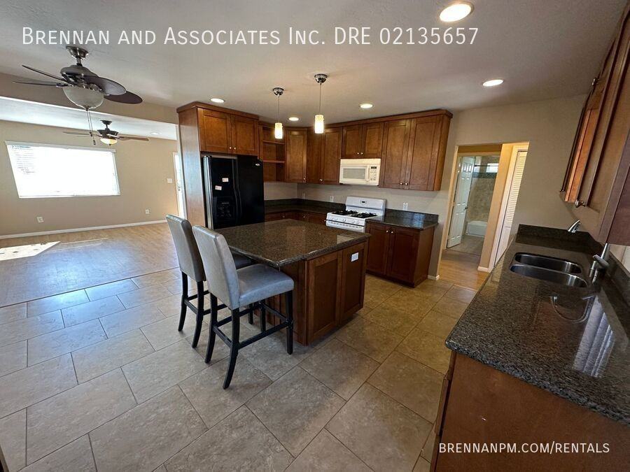 445 Rachael Ave - Photo 5 of 26