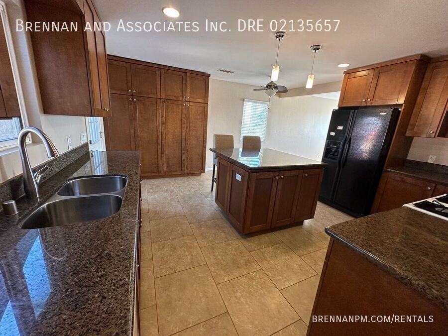 445 Rachael Ave - Photo 6 of 26