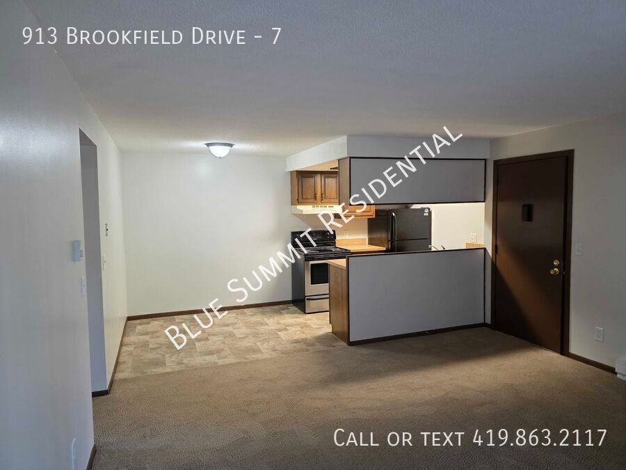 913 Brookfield Dr #7 - Photo 2 of 18