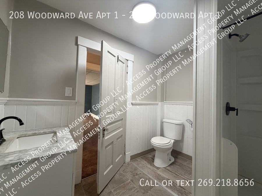 208 Woodward Ave Apt 1 - Photo 5 of 26