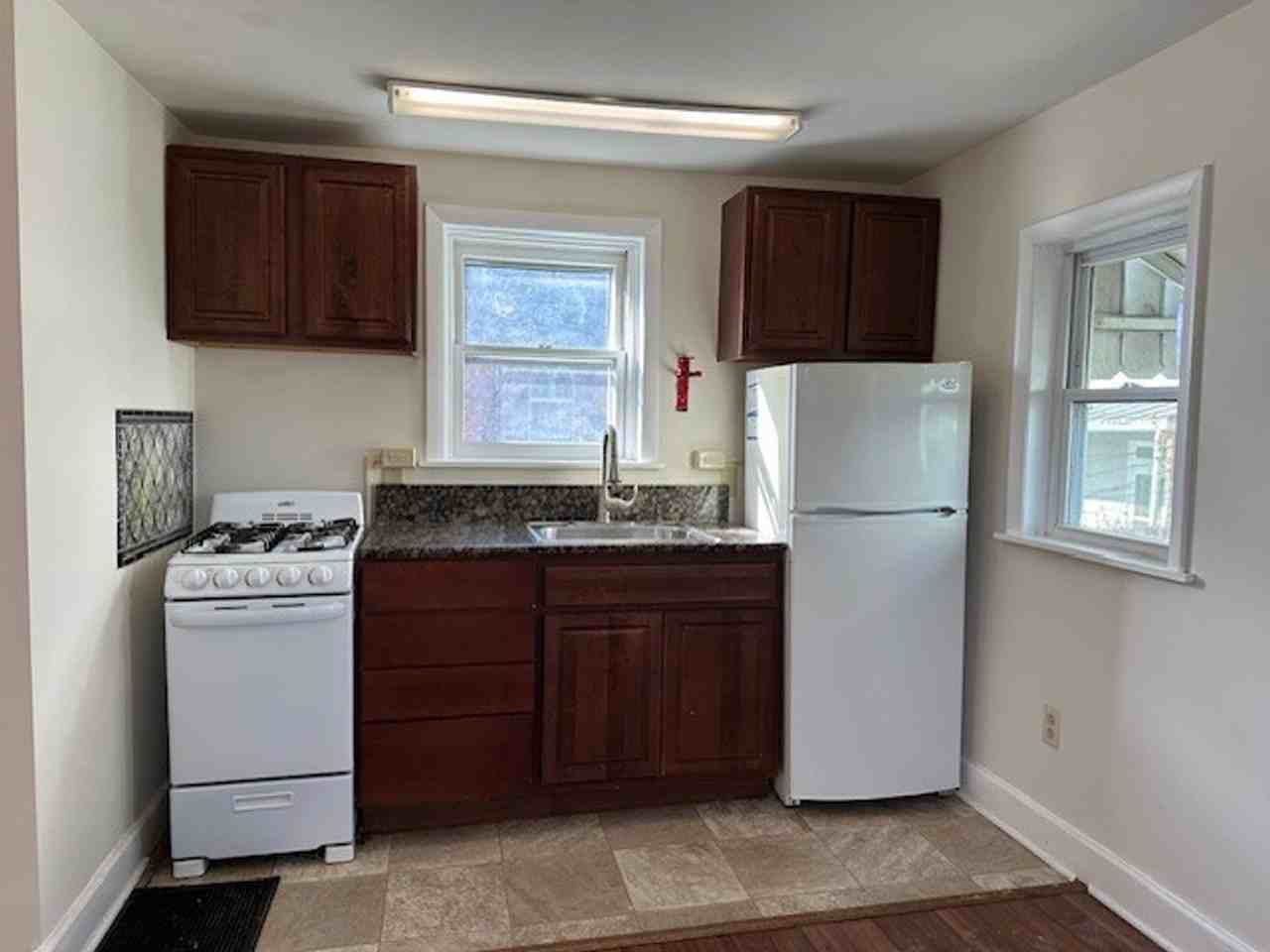 688 Market St - Photo 4 of 6