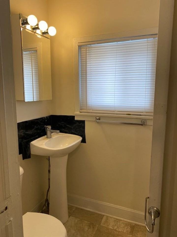 688 Market St - Photo 5 of 6