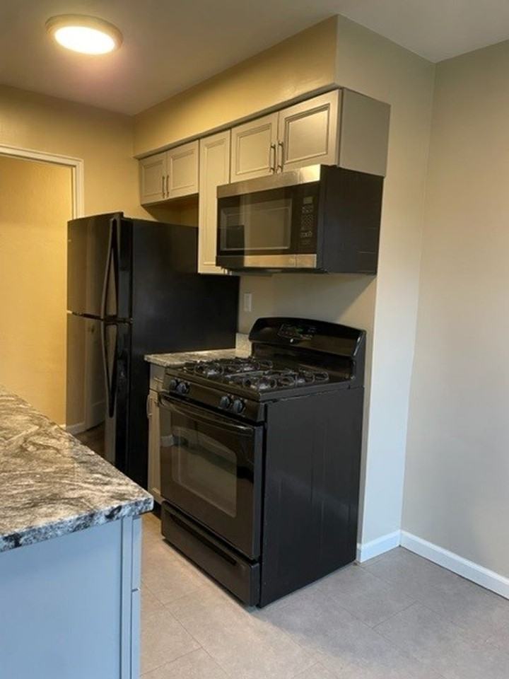 12 S 19th St #C - Photo 7 of 11
