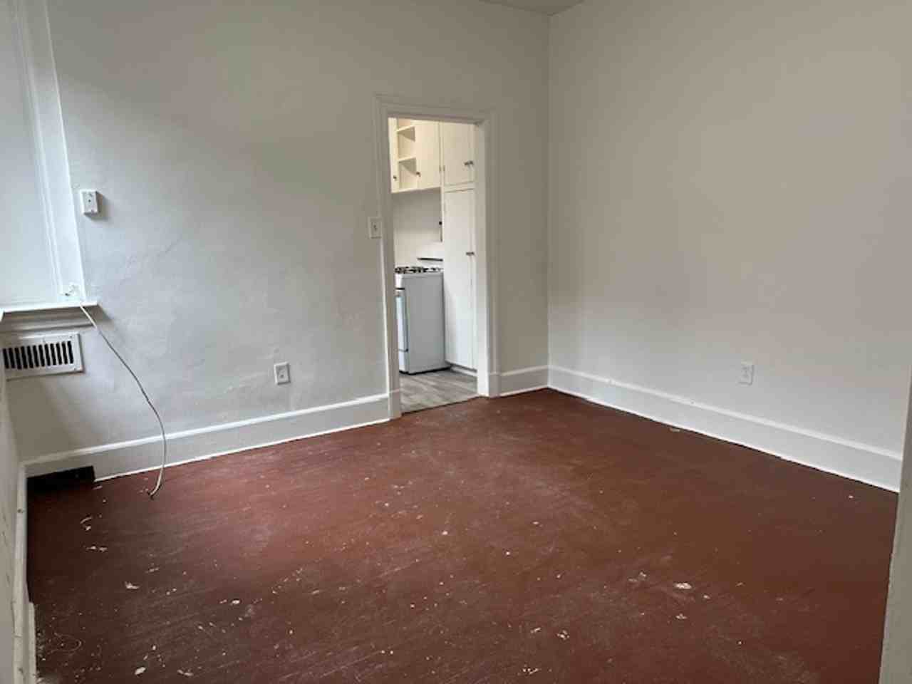 410 S George St #2R - Photo 6 of 10