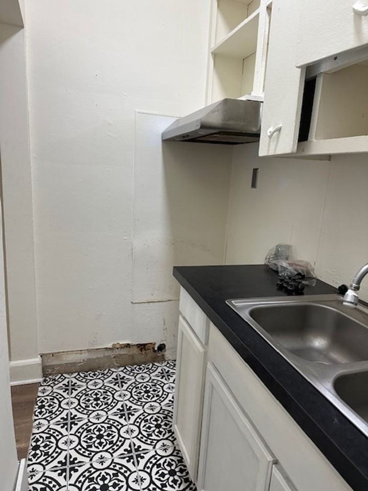 410 S George St #1R - Photo 6 of 11