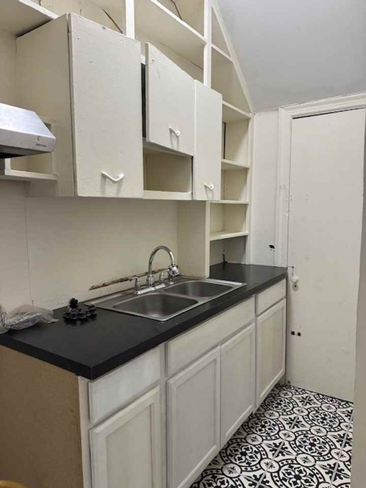 410 S George St #1R - Photo 7 of 11