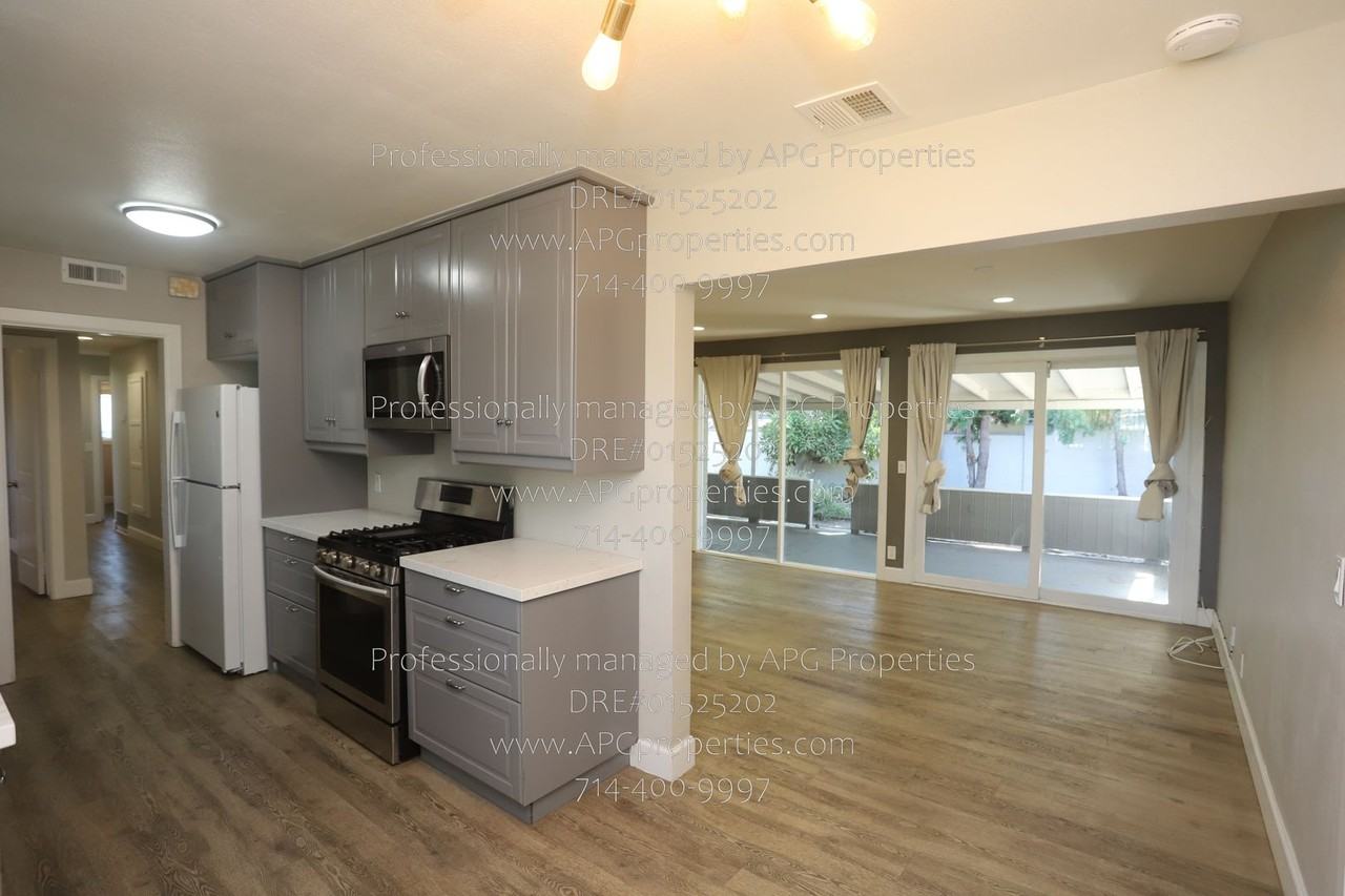 11242 Dallas Dr - Photo 3 of 50