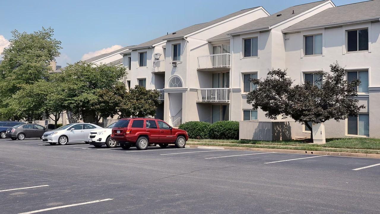 Tysons Crossing - Photo 2 of 20