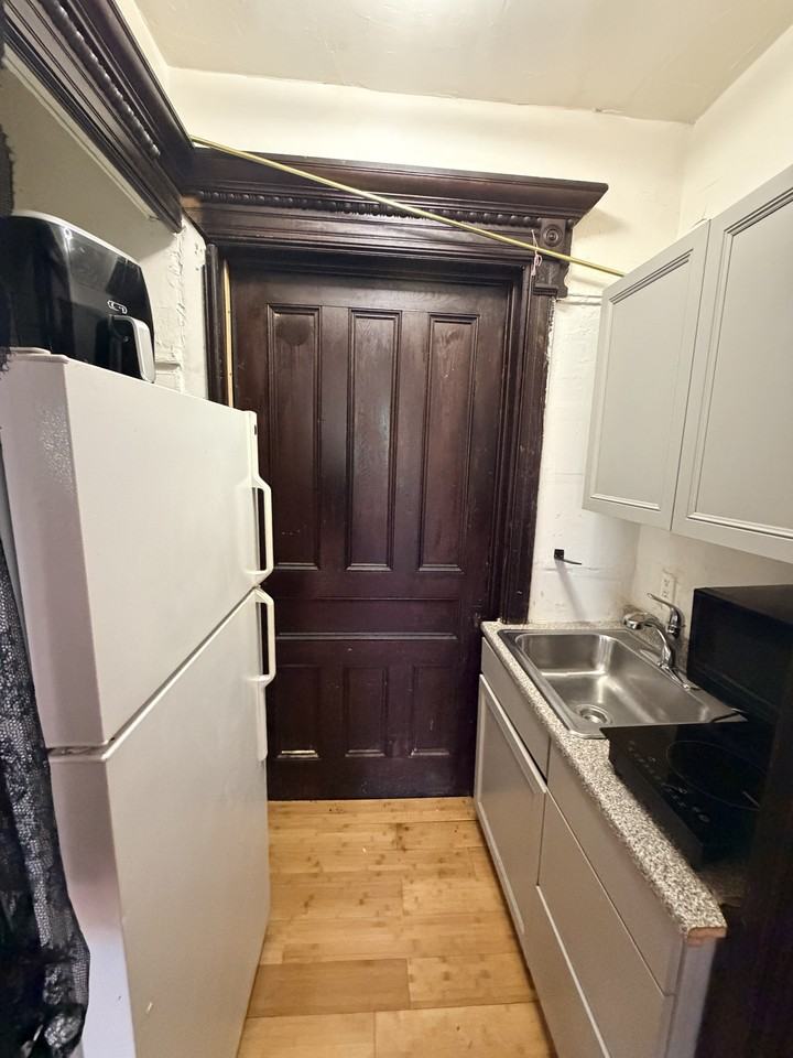 562 Macon St #2 - Photo 4 of 5