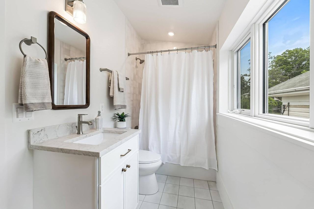 1262 Talbert St Se #1 - Photo 4 of 24