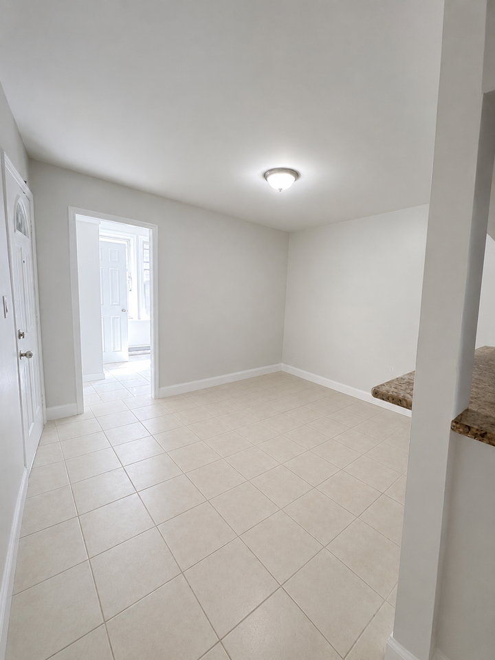 534 Lincoln St #1 - Photo 2 of 9