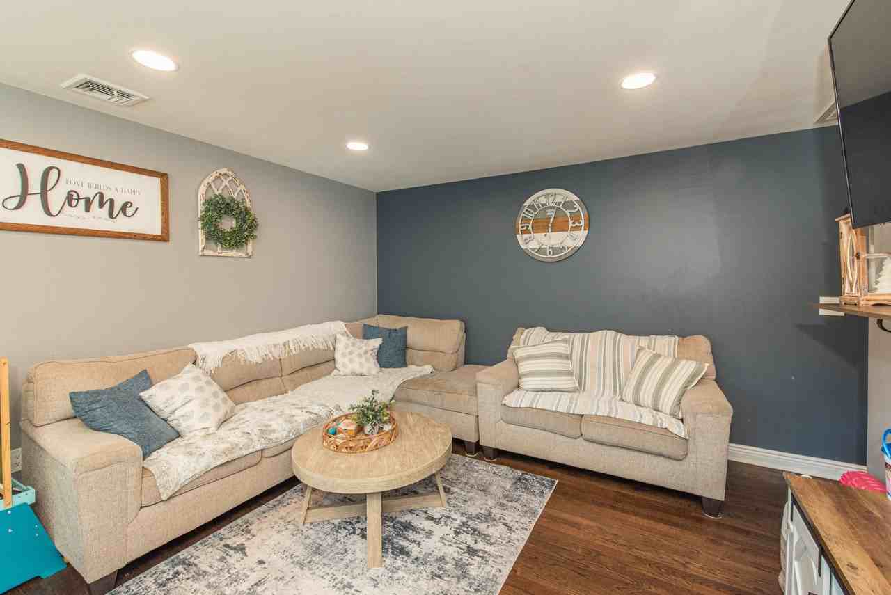 35 Erie Ave #NA - Photo 3 of 20