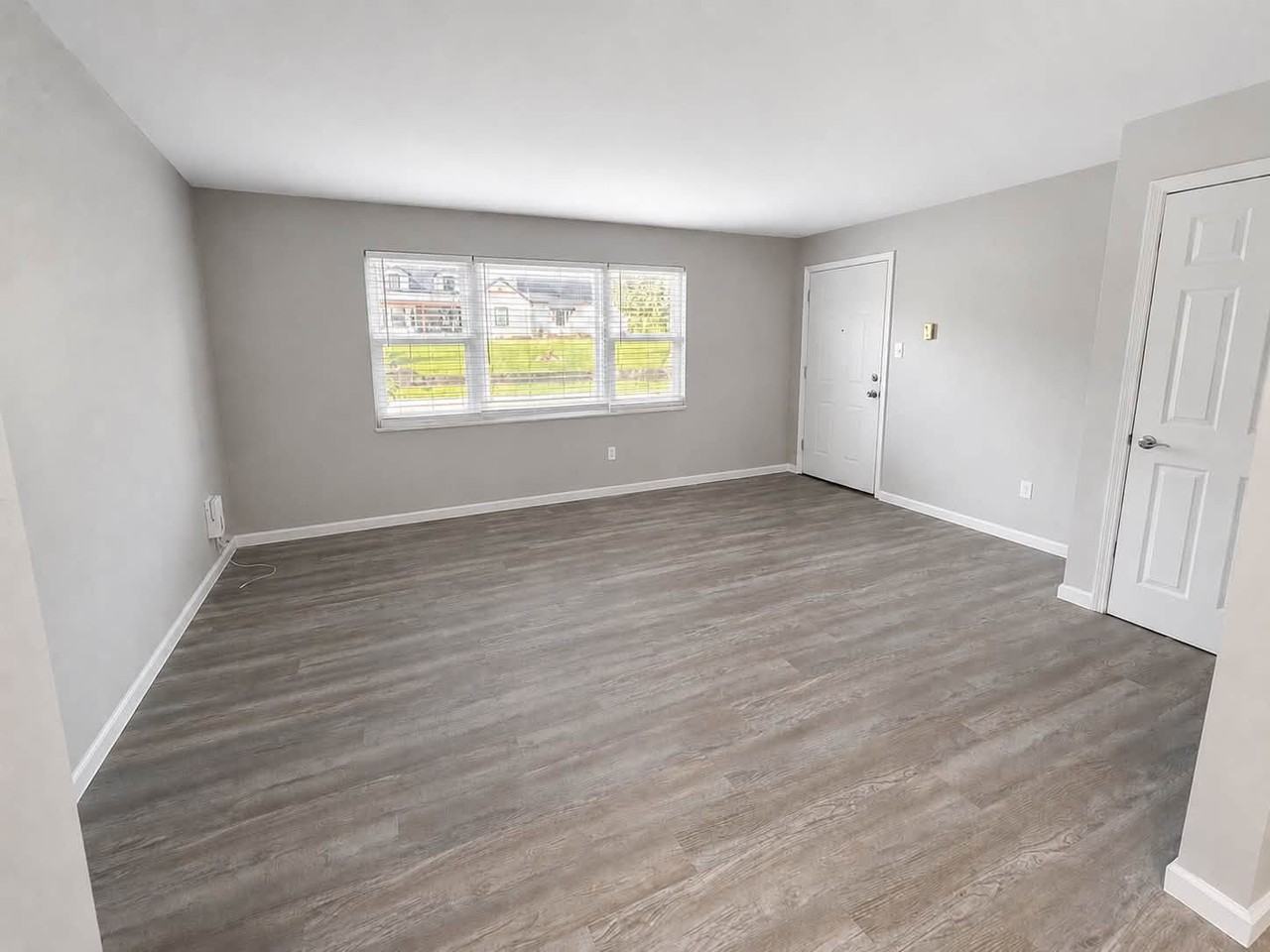 201 E Main St #1 - Photo 5 of 16