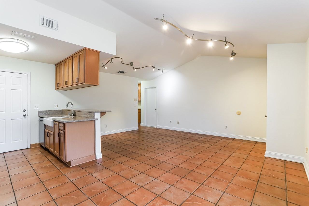 6537 N Greenview Ave #NA - Photo 3 of 4