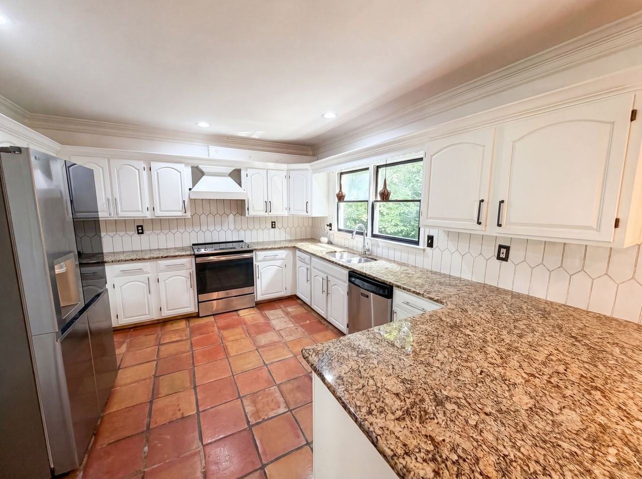 645 Laurel Wood Dr Sw #NA - Photo 3 of 15