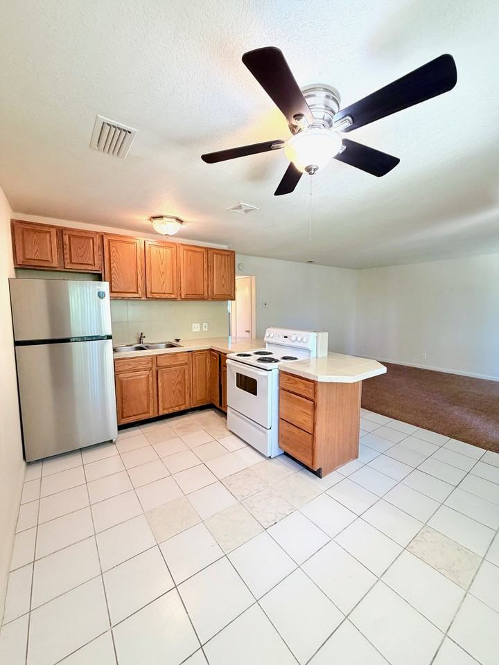 1439 E Saginaw Way #1439D