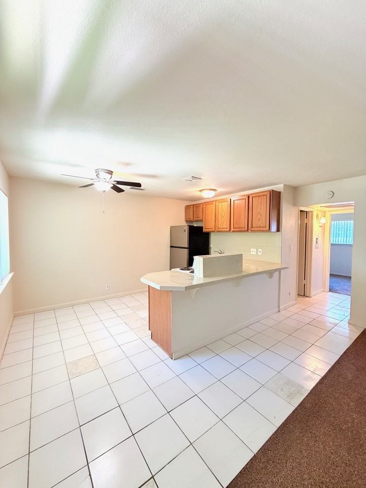 1439 E Saginaw Way #1439D - Photo 2 of 12