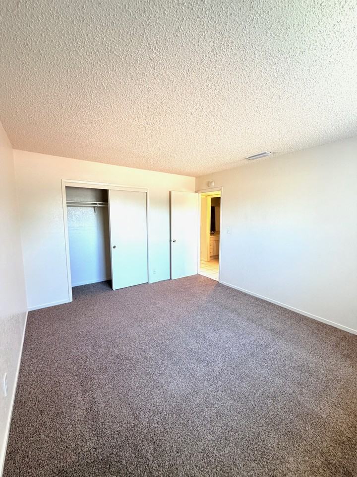 1439 E Saginaw Way #1439D - Photo 3 of 12