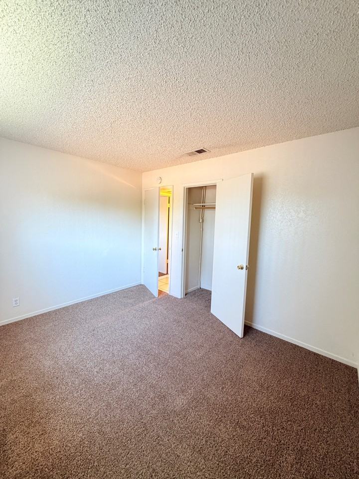 1439 E Saginaw Way #1439D - Photo 4 of 12
