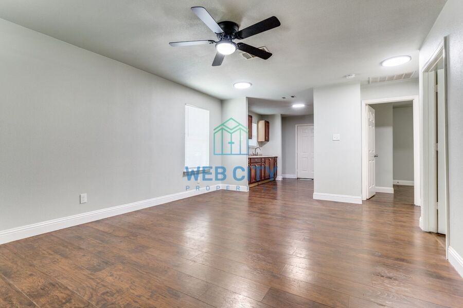 4218 Carpenter Ave - Photo 3 of 12
