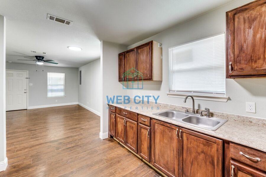 4218 Carpenter Ave - Photo 6 of 12