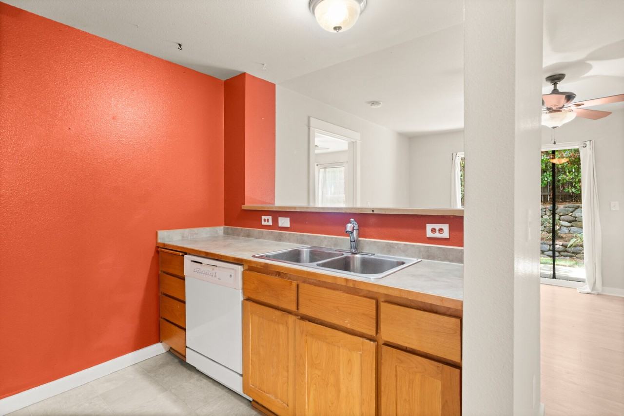2221 Mccall Dr - Photo 4 of 23