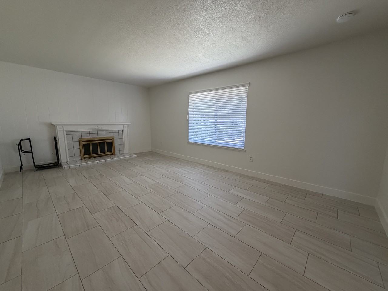15176 Oakwood Ln #1 - Photo 4 of 29