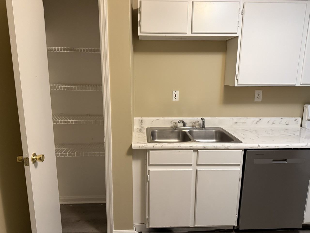 2632 7th St Se Apt A #8 - Photo 3 of 8
