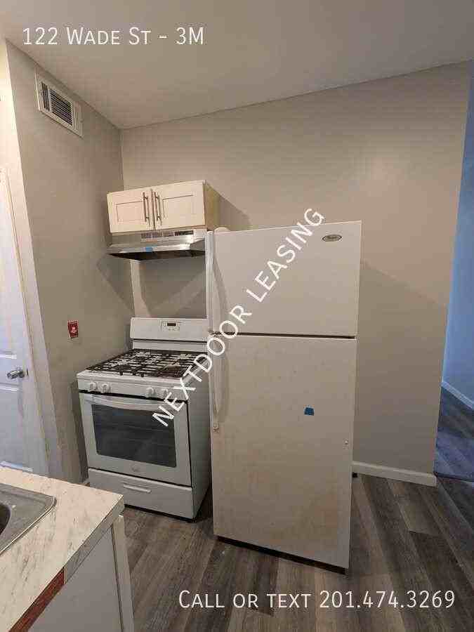 122 Wade St #3M - Photo 2 of 7