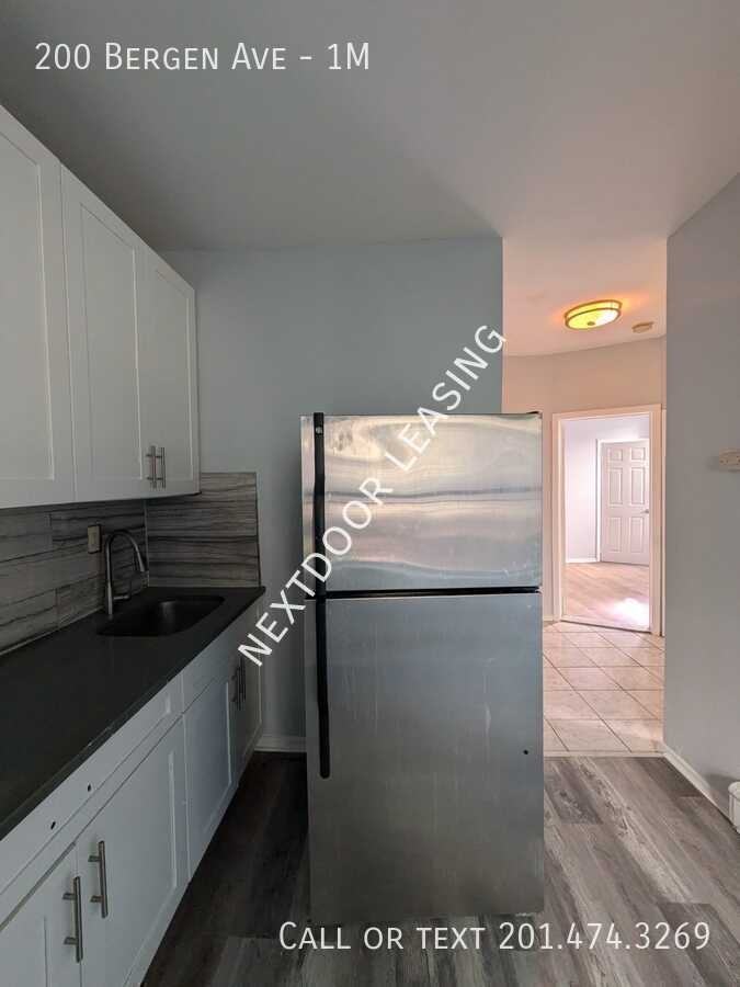 200 Bergen Ave #1M - Photo 2 of 8