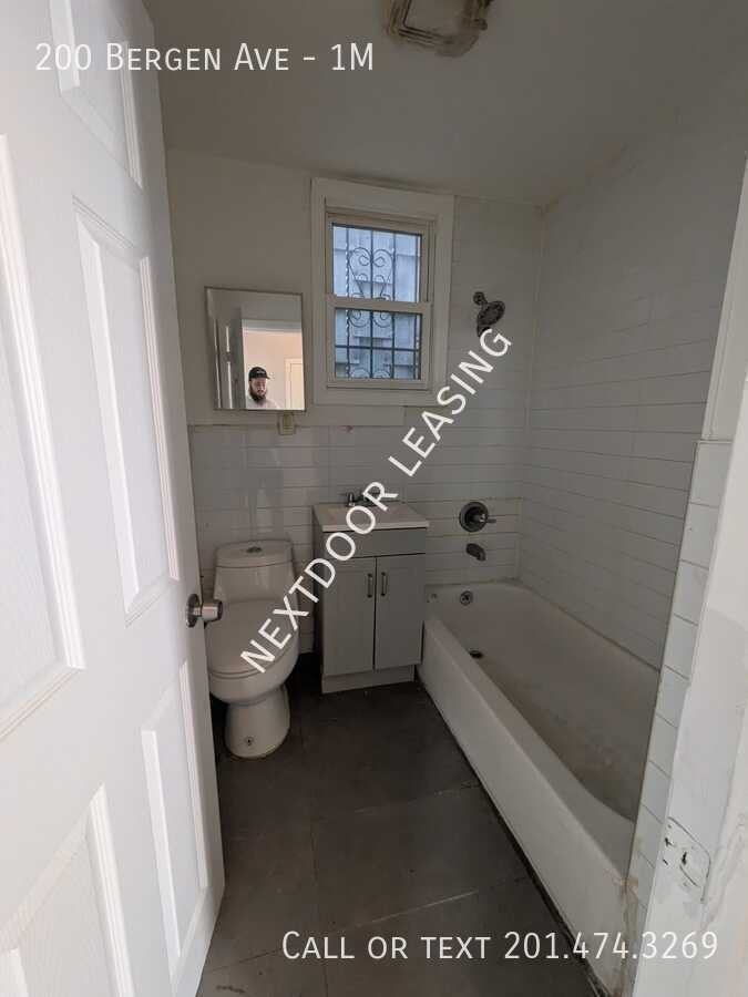 200 Bergen Ave #1M - Photo 3 of 8
