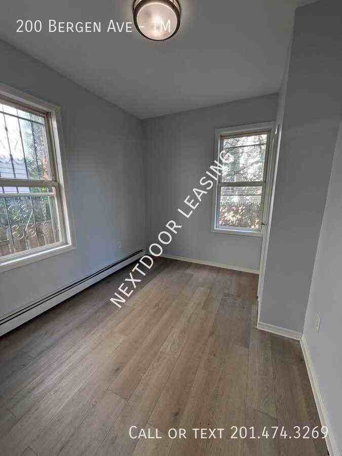200 Bergen Ave #1M - Photo 4 of 8