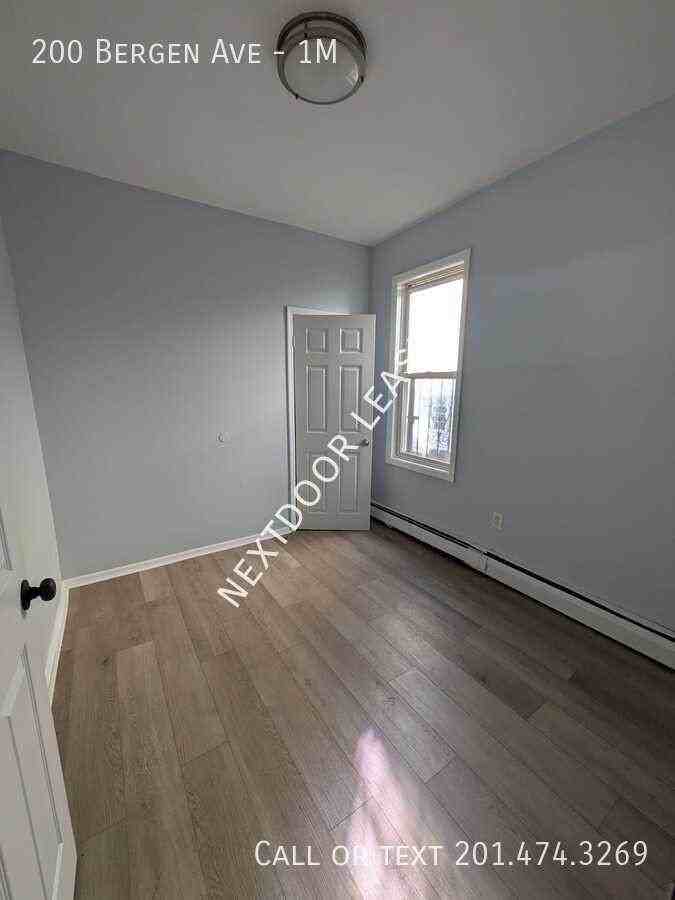 200 Bergen Ave #1M - Photo 7 of 8