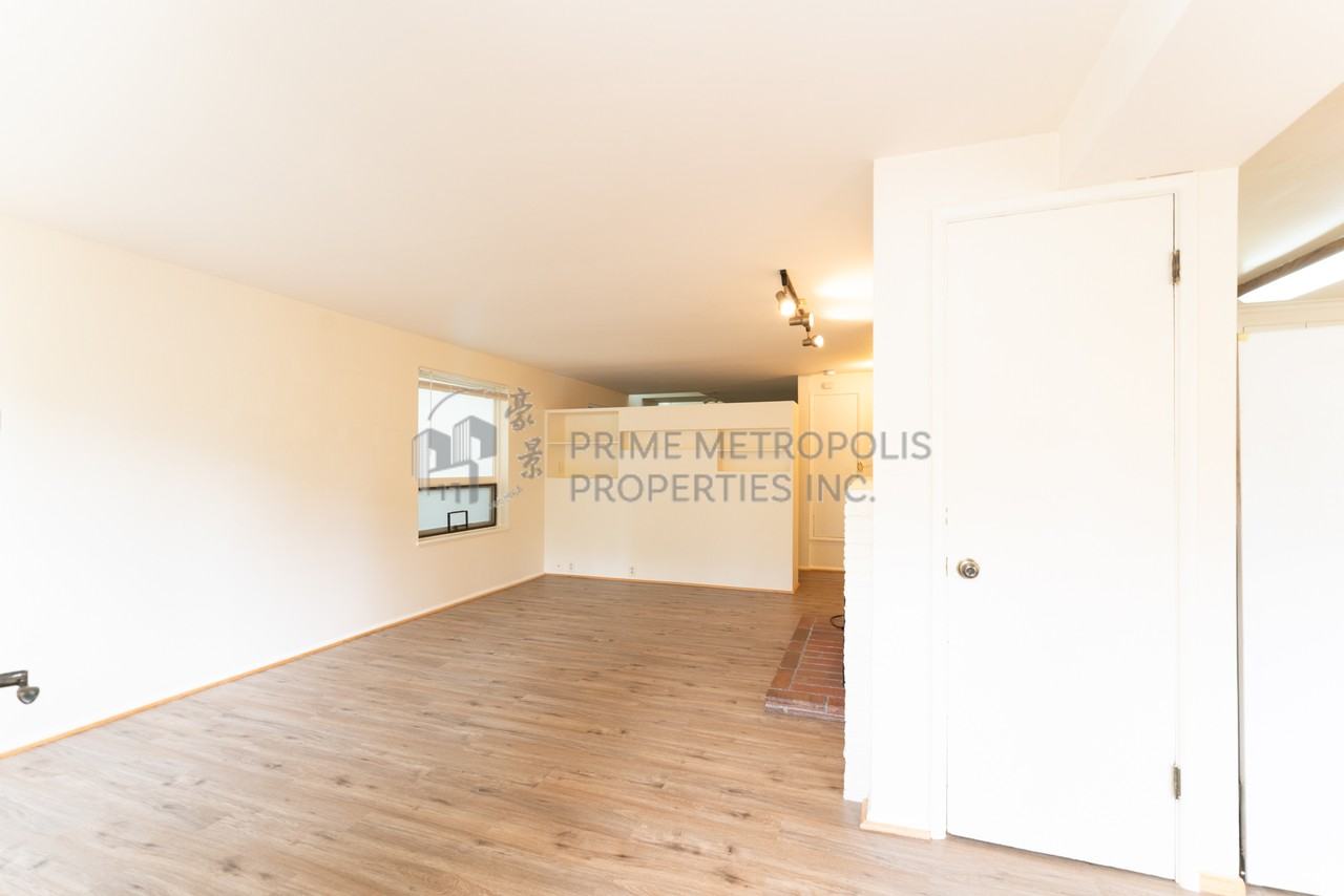 9117 25th Ave Ne #1 - Photo 5 of 21