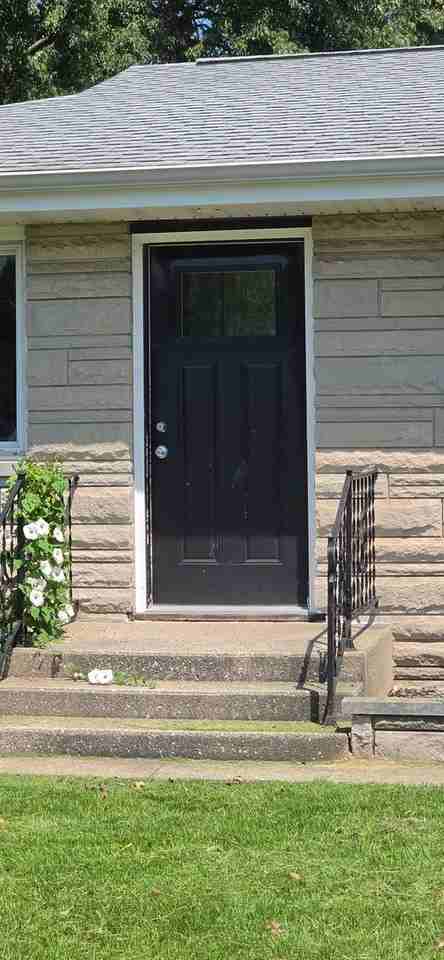 612 W Russ Ave - Photo 3 of 37