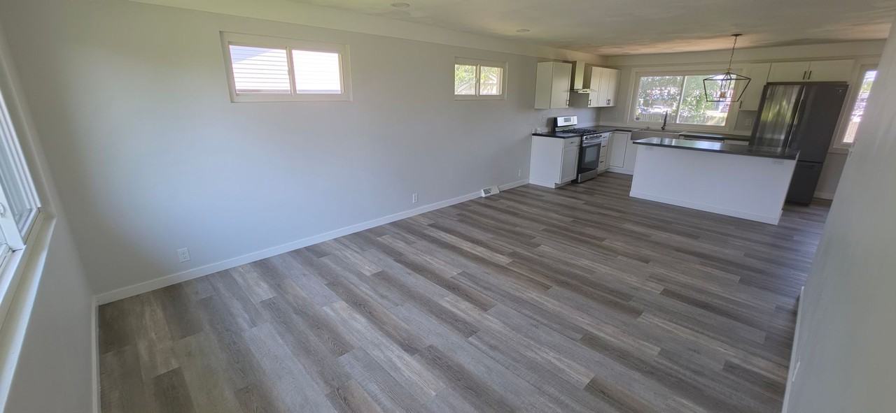 612 W Russ Ave - Photo 5 of 37