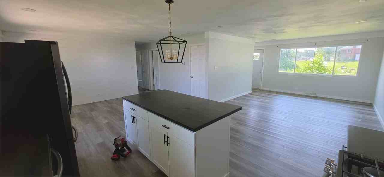 612 W Russ Ave - Photo 6 of 37