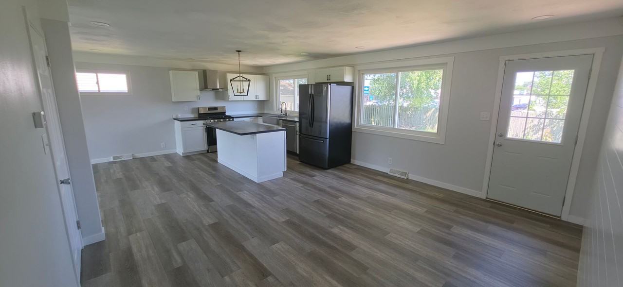 612 W Russ Ave - Photo 7 of 37
