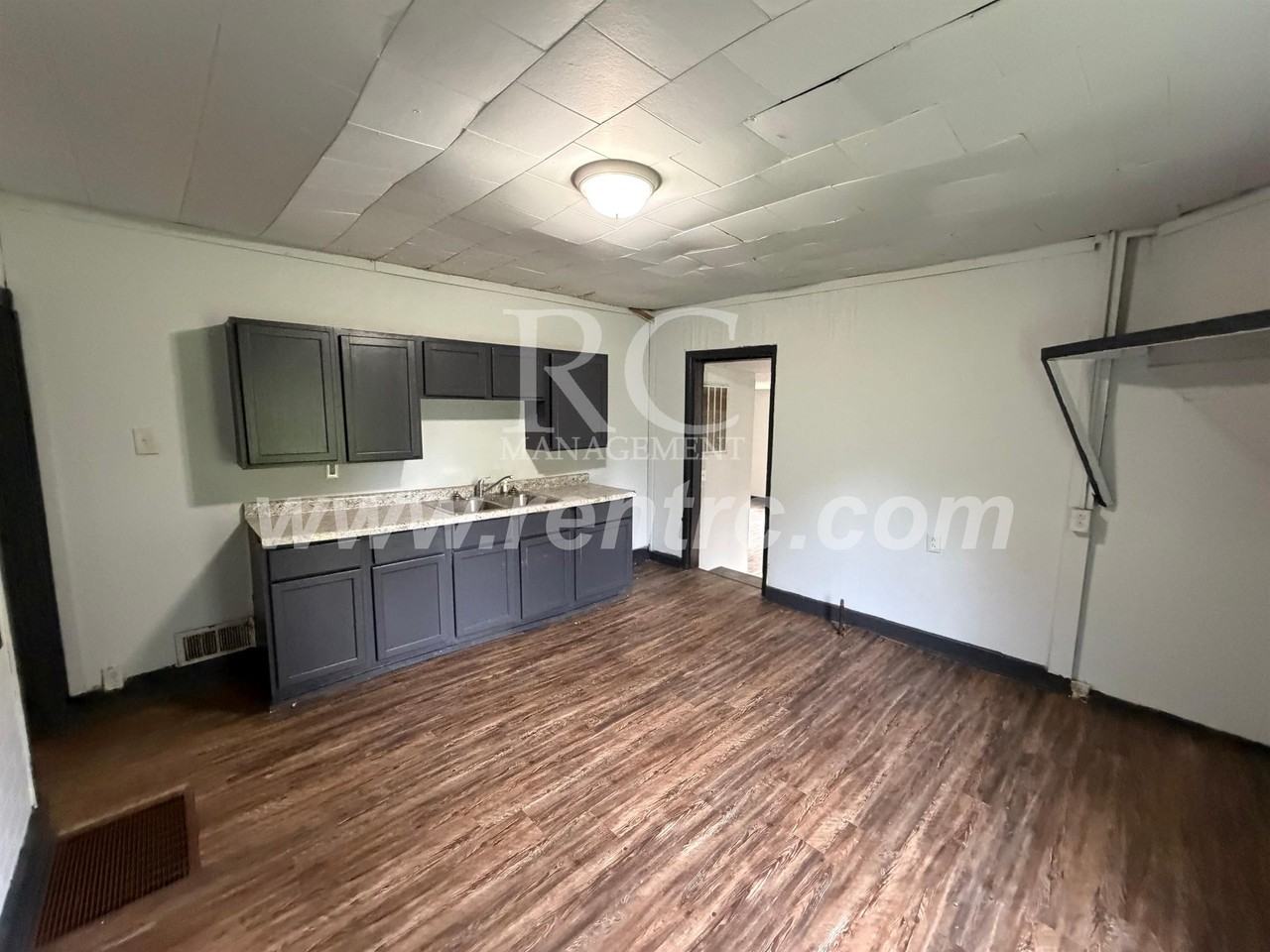 18 Iowa St - Photo 2 of 16