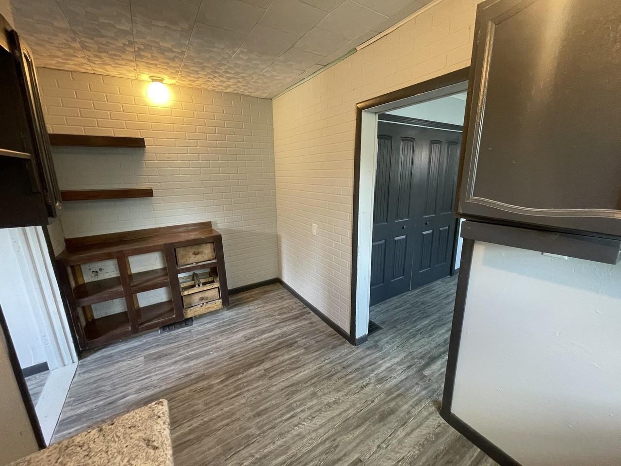 15510 College Ave - Photo 4 of 23