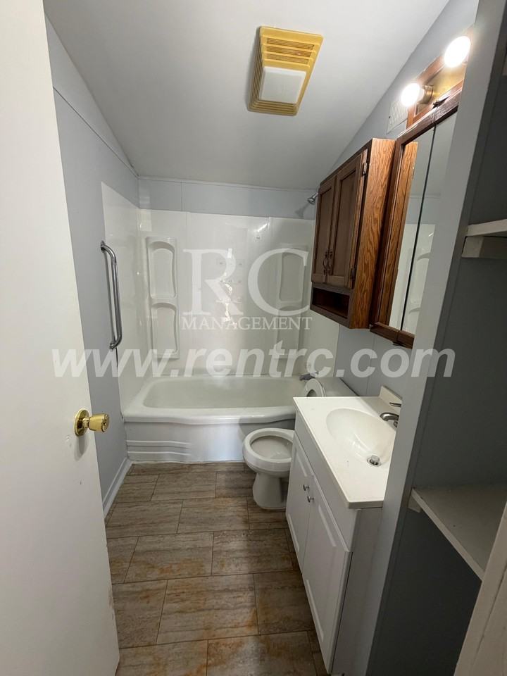 403 N Seminary St #N - Photo 4 of 13