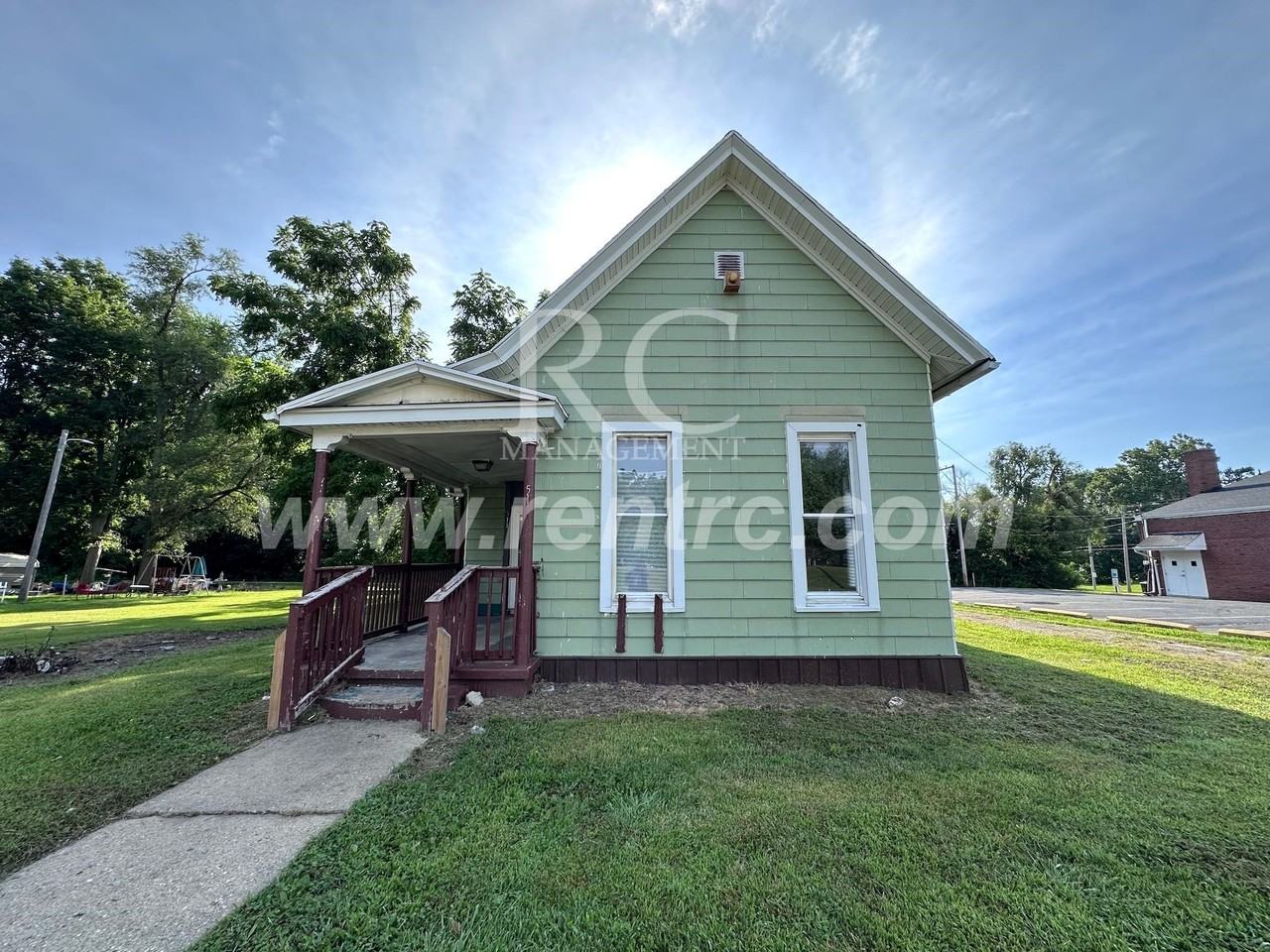 511 N Jackson St - Photo 5 of 23