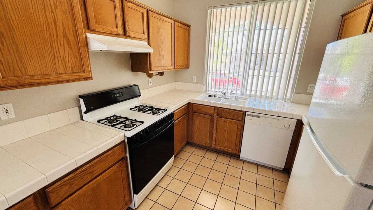 10660 Windrose Point Ave #1 - Photo 4 of 24