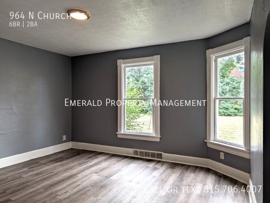 964 N Church St - Photo 5 of 18