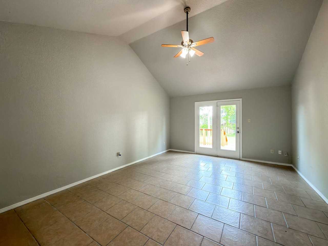 906 N 46th St - Photo 2 of 14