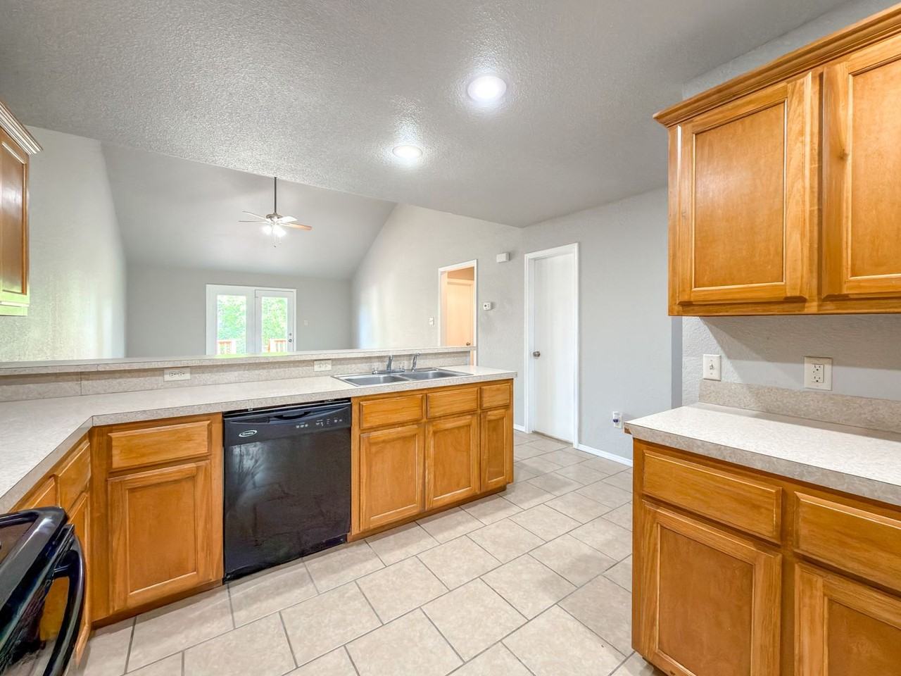 906 N 46th St - Photo 4 of 14