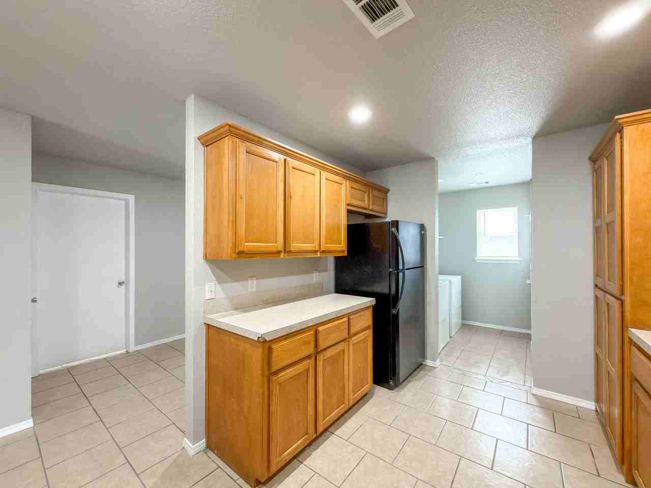 906 N 46th St - Photo 5 of 14
