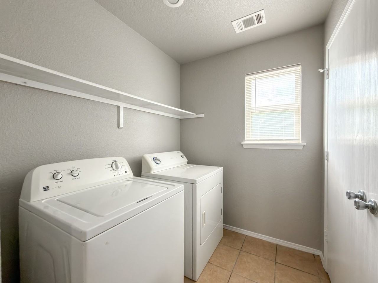 906 N 46th St - Photo 6 of 14
