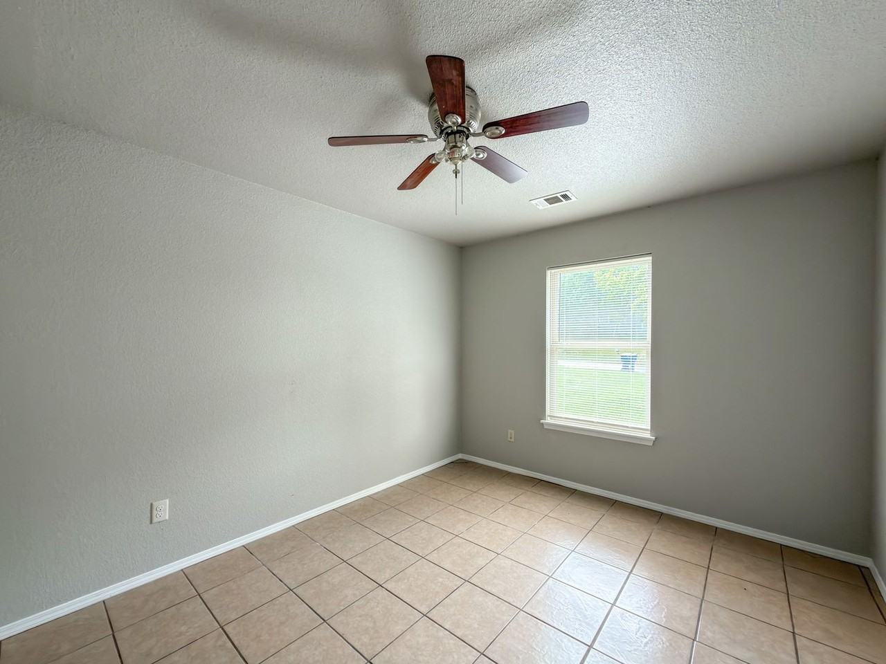 906 N 46th St - Photo 7 of 14