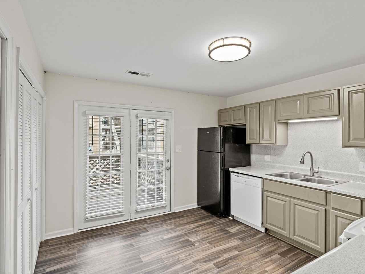 1806 Runnymead Ave Sw #301A - Photo 6 of 50